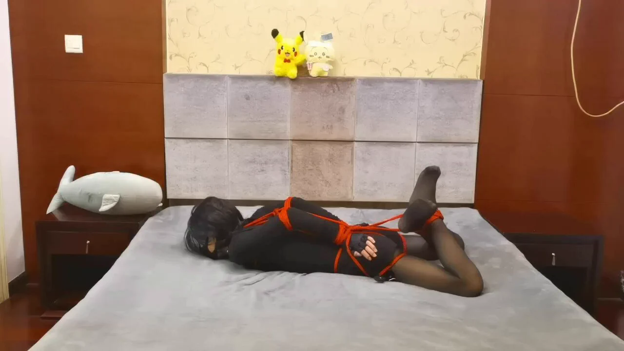 绑一个欧式直臂并肘的自缚～这个绑法挺容易翻车的，上下跟驷马的绳子都收紧手腕，然后再固定～ #自缚 #selfbondage https://t.co/aIwKnPSGCx