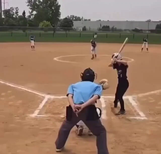 This has got to be one of the luckiest catches ever. ⚾️ https://t.co/UskhmGezDx