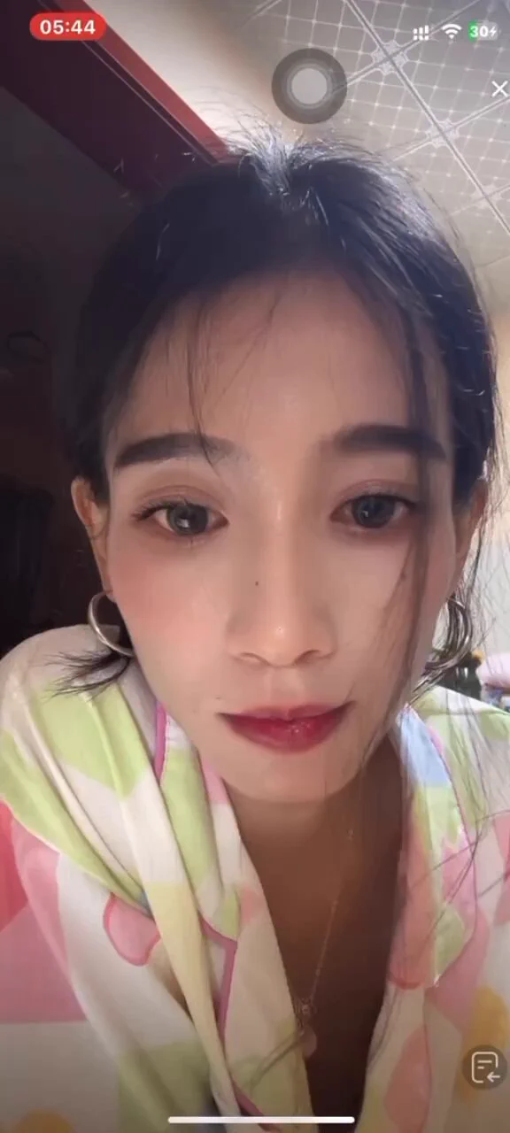 颜值主播直播走光 https://t.co/mX6Zt99N7E
