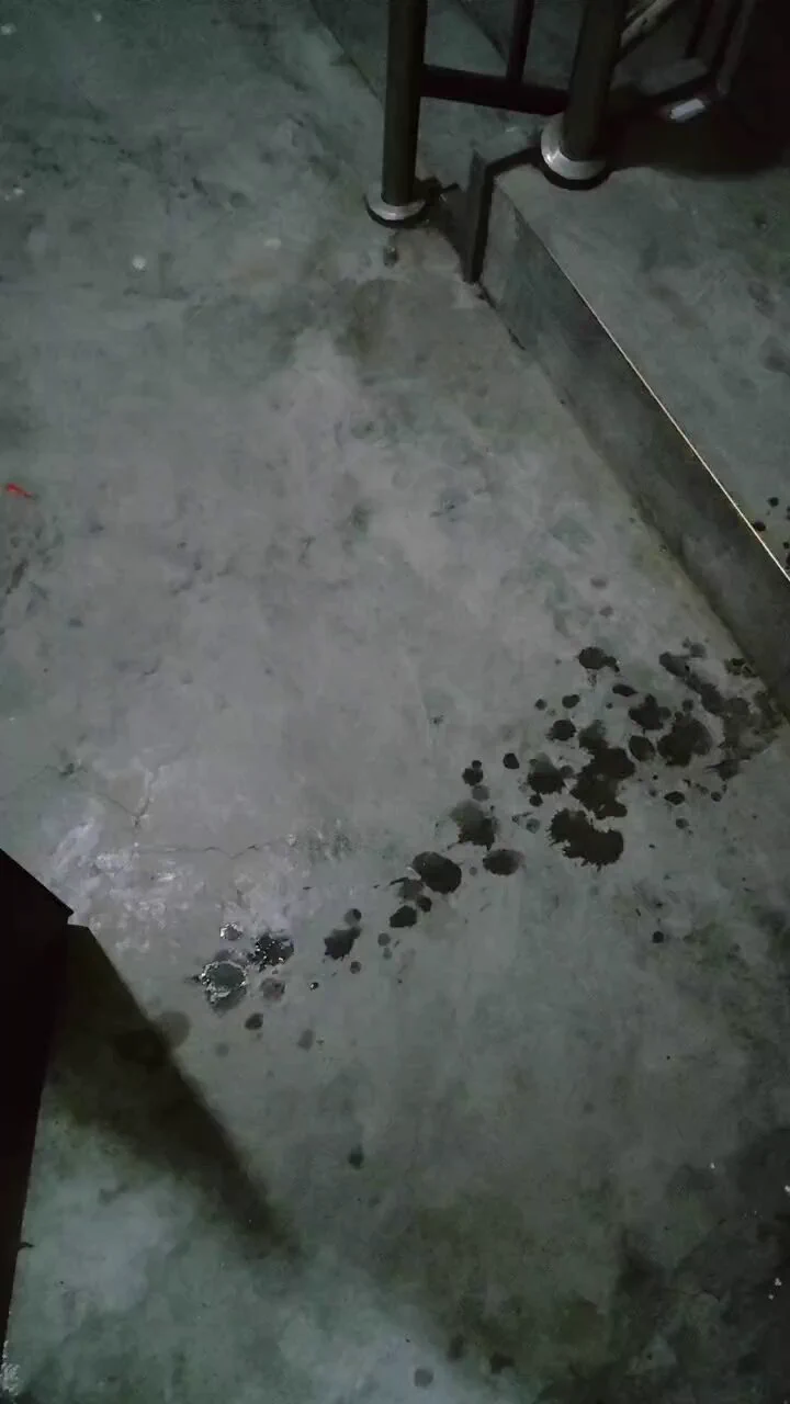 之前在邻居门口zw出白浆和喷水的视频呀，后面是楼上有人下来了，小母狗慌忙回家躲避了一下，不知道那位小哥有没有注意母狗盼盼喷在楼道的一摊水水呢？（原视频5分钟左右，后面人走了又出去继续插了）
投稿💌：
@SexytoBaby
@SexytoLady
@SexytoDoll
@SexytoGirl （多多点赞转发，让大家看看骚狗盼哟） https://t.co/p75Re9kSPc