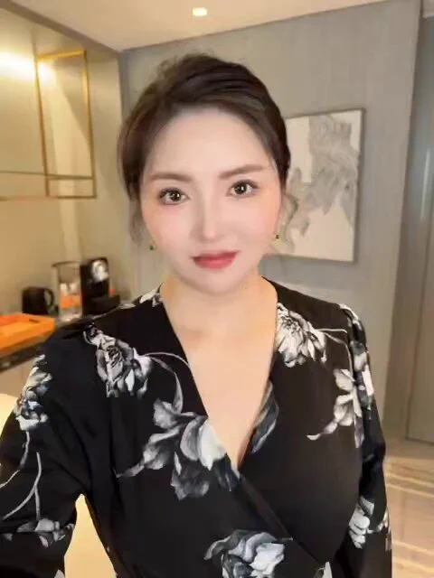 上海鹅鹅鹅168F良家少妇（一线天，白虎）

168F良家少妇兼职   静安
        高颜值纯天然大🐻翘臀🌹 人美声甜肤白貌美🌹 敏感体质水多B紧🍑 听话乖巧态度好🌹解锁各种姿势，🉑69，蛇吻，陪🛀🏻。情趣，丝袜。瘾大，氵多。bb户型：一线天白虎，给您带来不一样的体验
🉑莞式（注：➕米） https://t.co/srup3Fvbrz