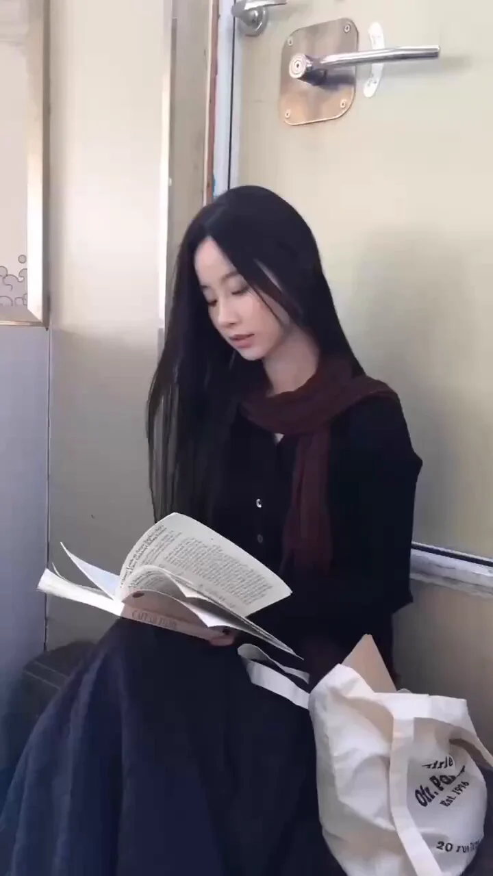 🌈深圳▲ 浙江理工大学模特系 在读生
              
✦ 甜美系 清冷脸高情商（纯兼职）
         
✦  一字肩  𝔸𝟜 腰  筷子腿  马甲线 

✦  裸足180  年龄 05 （真实05可验）

✦🐻C 体重95  腿长115cm（腿控最爱 绝美炮架子）

Tg🛰️全国在线看图群交流群精彩反馈在内☞:https://t.co/8bdb0JVw3F https://t.co/met62JmjtS