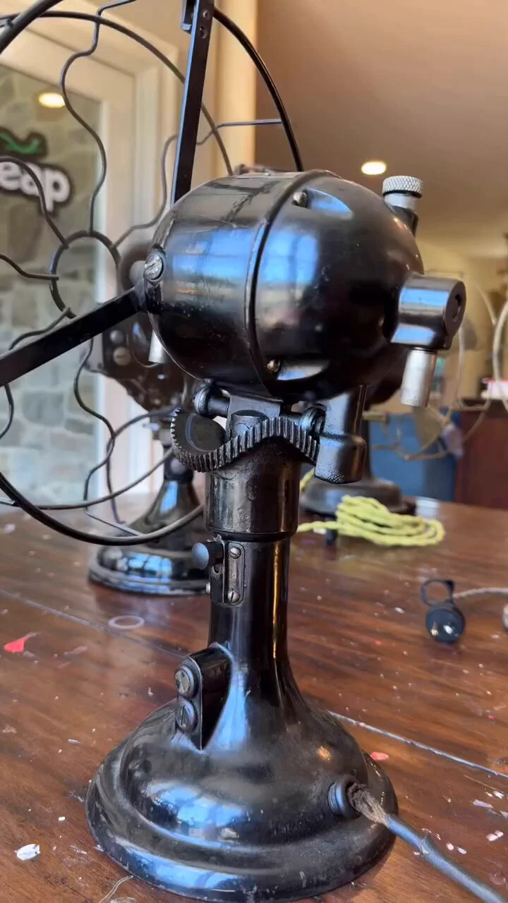 1917 Roller Coaster Fan.

It still works. https://t.co/w0xsKy6yYa