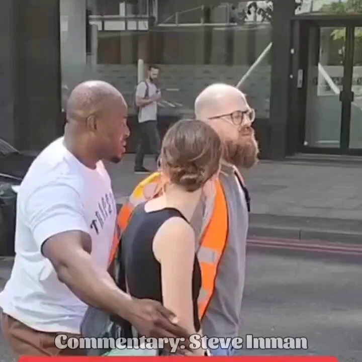 Hero takes trash off the street. https://t.co/Tym3wDRNiG
