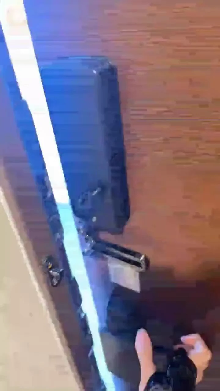 我宣誓✊🏻
请大声说出来
自愿成为公用飞机的杯，自愿放弃人格，成为一只母狗，自愿为所有权清理鸡巴，自愿变成公厕墙上的一个肉便器，自愿每天把榨汁机都干净，自愿奉献出身体上所有的开发权自觉履行贱货妓女的行为。 https://t.co/2ai9zFmJFo