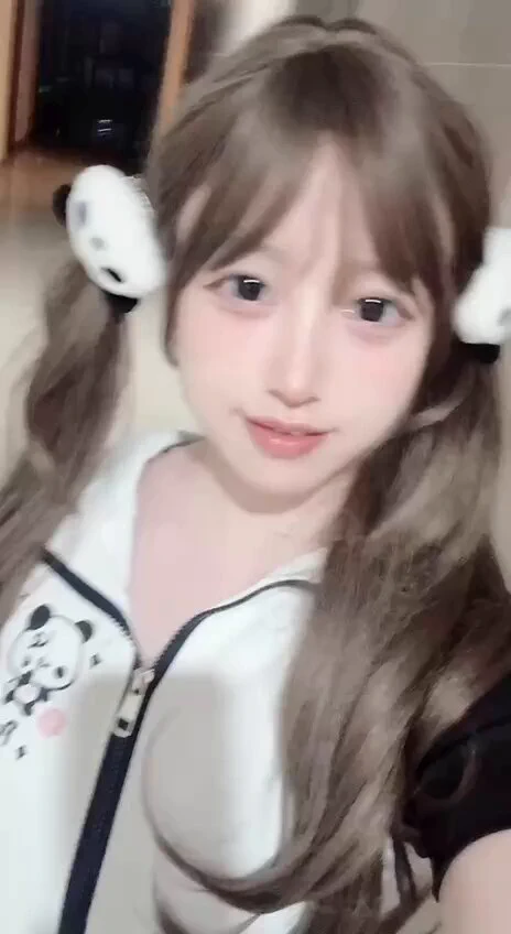 报告！今天秋秋穿了白丝！ https://t.co/C6zfu5EFAG