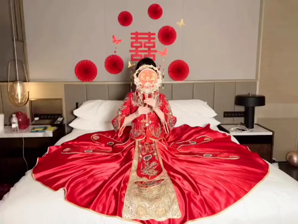 和绿主一起，把男友调教成雌堕婊子，让他女装，戴着鸡巴锁去外面买避孕套，一边还在耳机里羞辱他。 但是废物男友就算再努力赶时间，买到避孕套带回来，绿主也是直接射了进去。 https://t.co/CvQt4knNO2