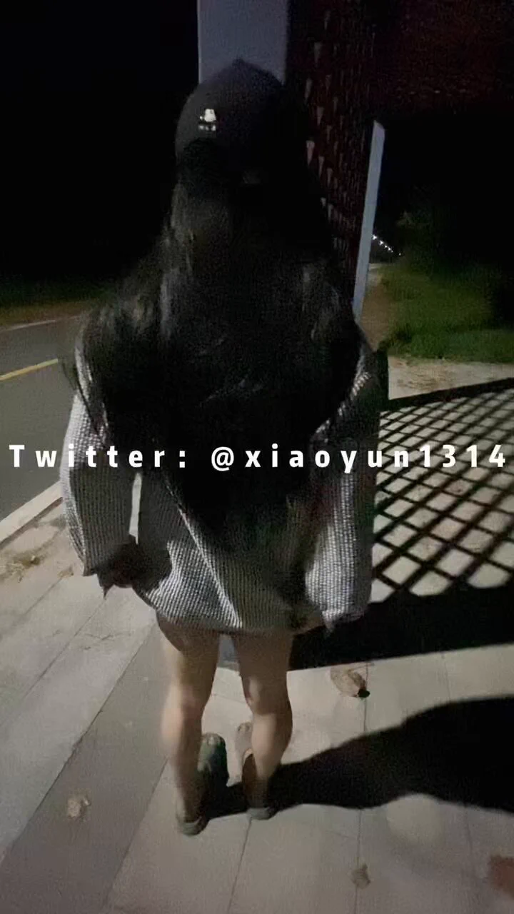 在外面不听话，直接当街被打屁屁啦！
呜呜呜…… https://t.co/fbGVE0xs2a