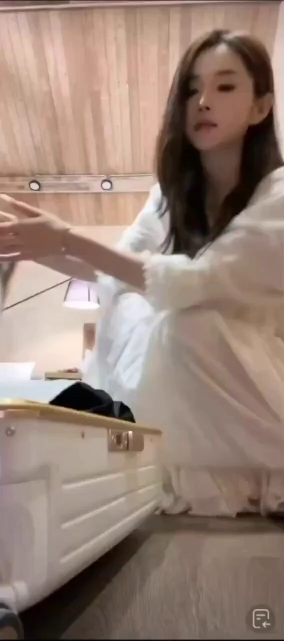 很难见到这种颜值高奶子巨大的美女了 https://t.co/85p2cTmdDF