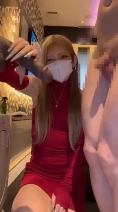 女友：“你就是一条狗你知道吗？别人操女人的B你只能在旁边看着！”
 “看我被别的大鸡巴猛操，叫的那么淫荡，而你只能在旁边弄着自己的小鸡巴，就像个废物一样！
 我想说这女友也太会了吧，太懂怎么羞辱自己的绿帽男友了 https://t.co/9jTqTk3HTU