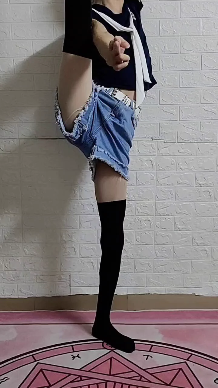 想看看谁能在那船上这样跳😂 https://t.co/KYudIi0mOu