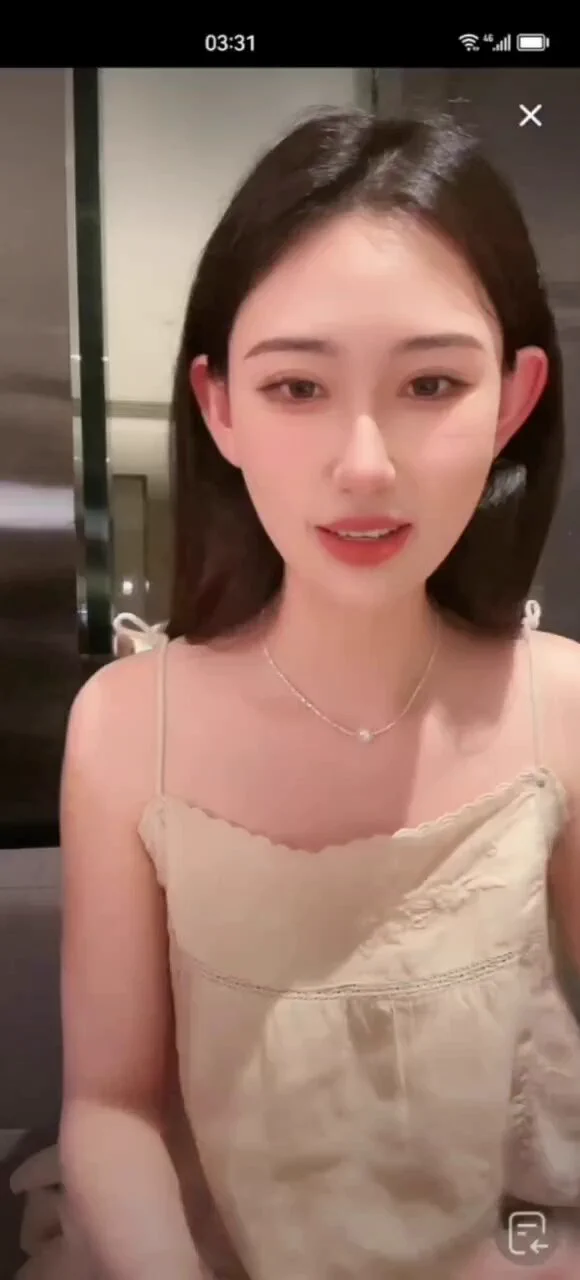 换衣服被玻璃反光出卖了 https://t.co/3ernzSerZ9