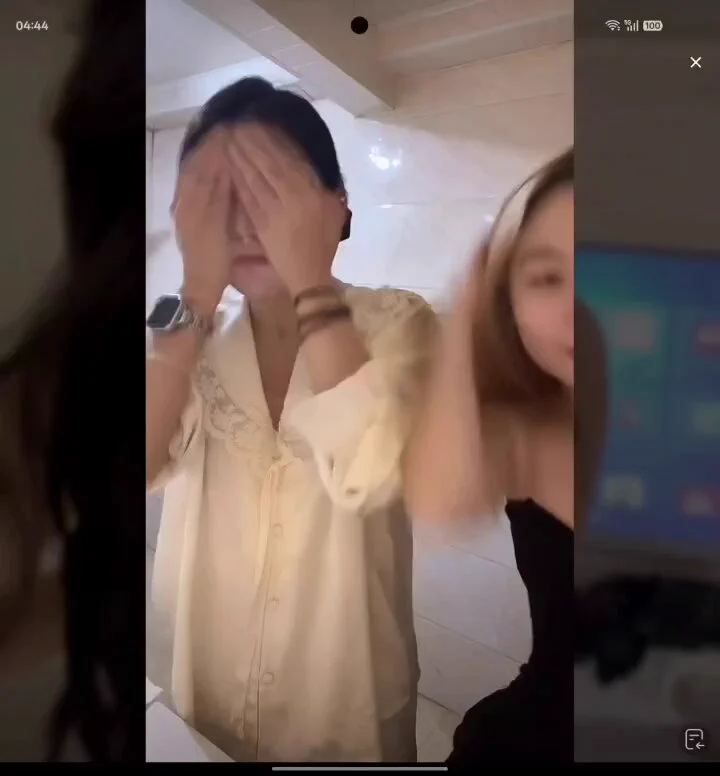 好闺蜜怕兄弟们看不见特意移了一下镜头🤣 https://t.co/XCM54YzlJi