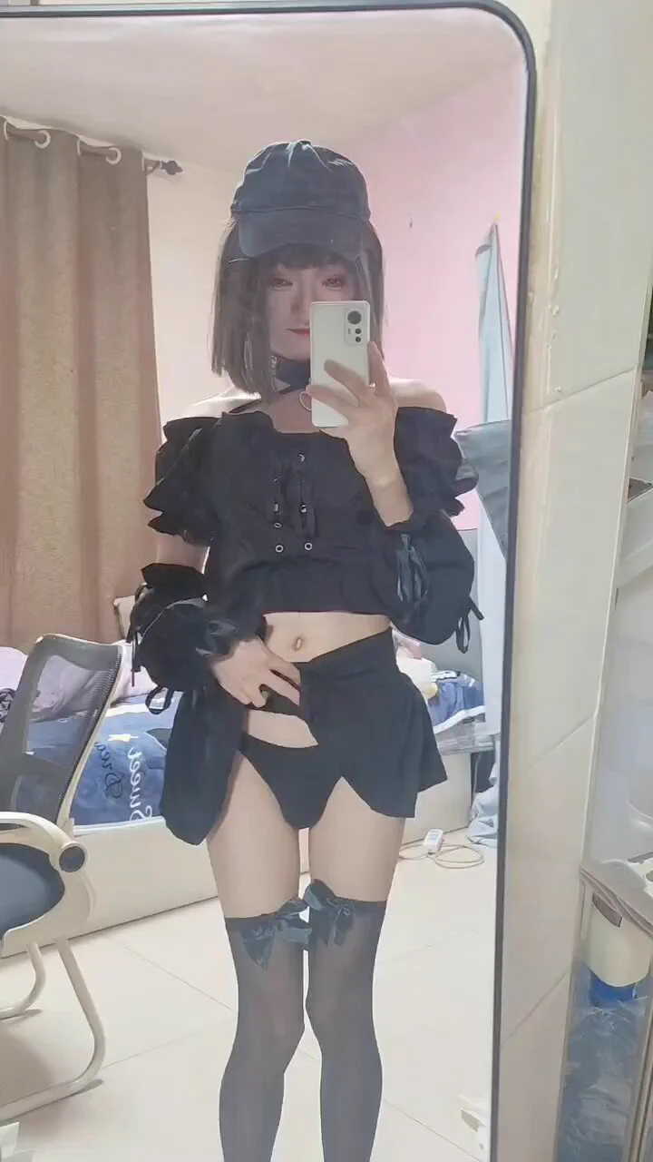 这么喜欢看裙底是叭～那就勉为其难让你看一下吧～杂鱼肉棒这样就硬了嘛～等下！！！不许乱摸啊喂
#男娘 #可爱的男孩子 https://t.co/1VcLAgytGq