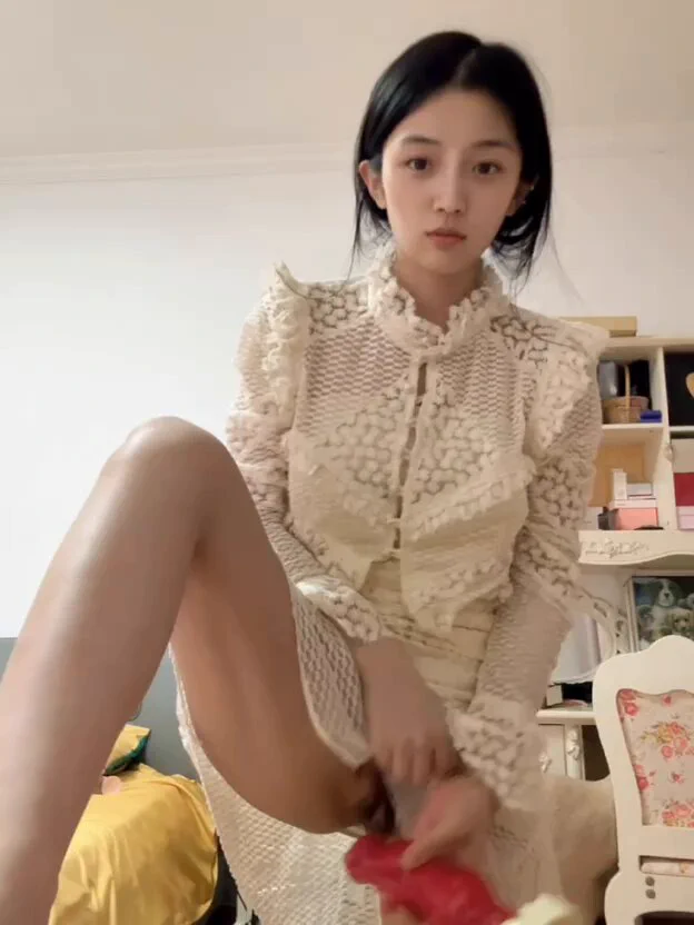 漂亮的妹子偷偷玩玩具

完整版这边看：
https://t.co/rdKiswyU0W https://t.co/B4XjYO4sRw