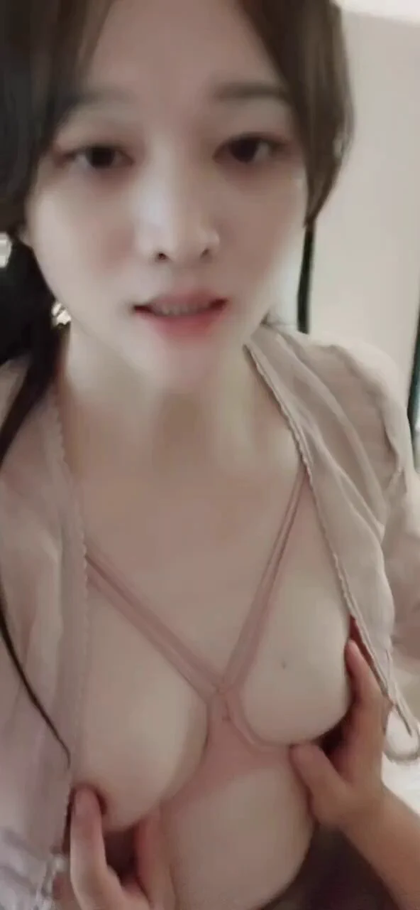 昨晚被我榨干的小哥哥，早上继续吃你的豆浆，看你还能撑多久~#樱桃🍒 #谢淑婧 https://t.co/bvi5YJWmrA