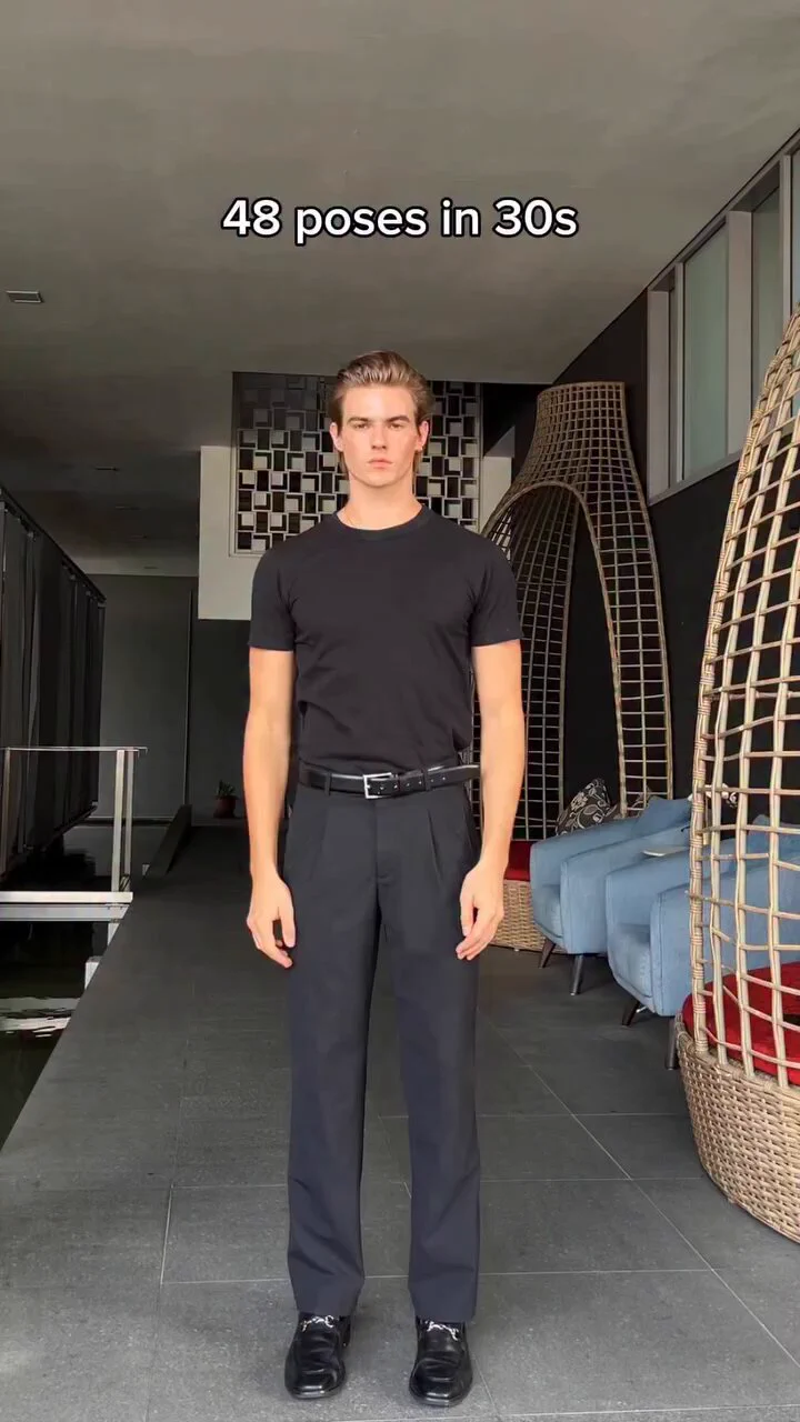 A model strikes 48 poses in 30 seconds https://t.co/Mt25CTG9Qn