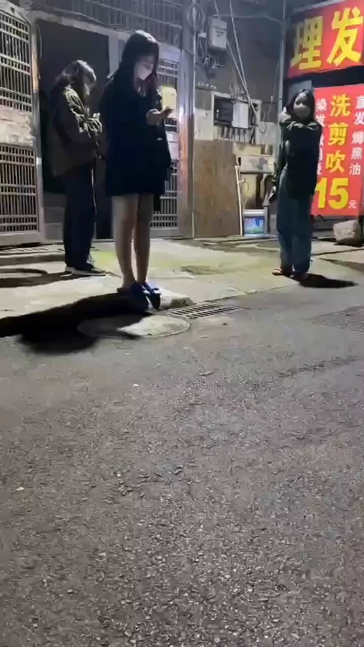 💌匿名投稿
我是个处男，是个胖子，家里也穷，没有女的喜欢我，最近特别想这事，撸管已经解决不了，我想找个，路边这样的要多少钱，会不会有病，咨询下有经验的老哥。

【禁忌之匣】https://t.co/gyLREjbqXU https://t.co/TRF6k1gCp1