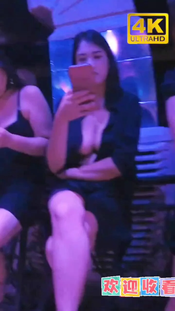 砂舞是强身健体的好运动,上半身下半身都可以得到有效锻炼。不信你看舞厅那些七八十岁的老头,个个生龙活虎,手脚灵活,眼神犀利,哪个舞女长的怎么样,身材如何?灯光如此昏暗,他们也能看的明明白白。 https://t.co/jXyqFppInj
