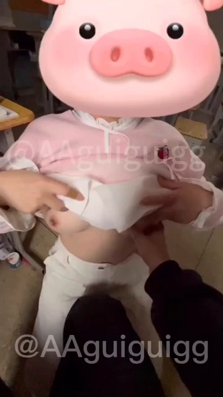 和同桌在教室玩sm调教~
评论区抽两个送视频哦~
@ToBulma
@ToBulaer
@KawasawaSen
@BulmaList https://t.co/M2nwzUiWVf
