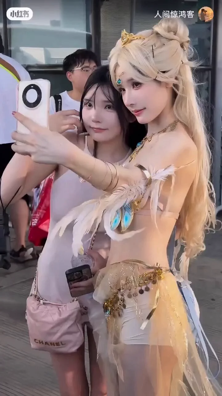 路人视角无美颜
​这角度确实把我拍的有点像杨幂hhh😳😳 https://t.co/3VIR3WqUGt
