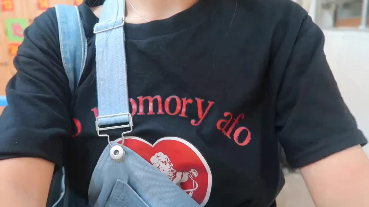 又到了可以不穿奶罩子出门的季节🌚 https://t.co/7Uw1SC9PDX