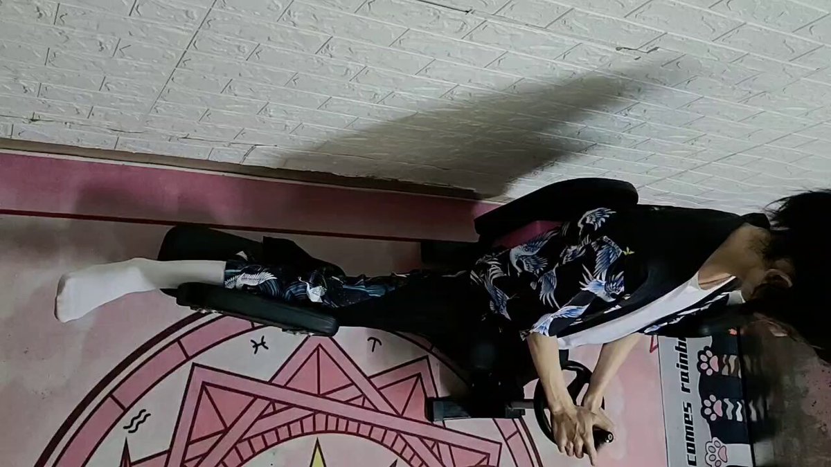 给自己狠狠的开个腿，真是又痛又疼的 ⸝⸝⸝ ╸▵╺⸝⸝⸝ https://t.co/jL3fmUcvQX