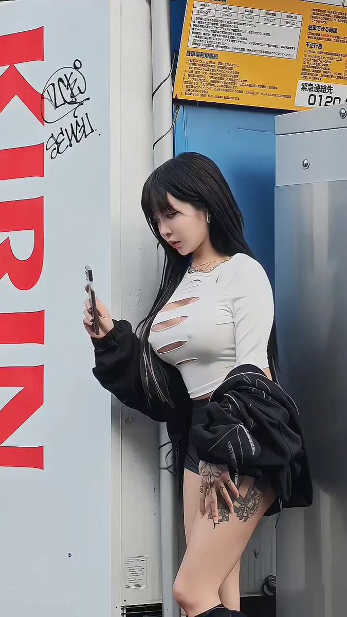 What am I watching? 👀 https://t.co/haNd3I3y94