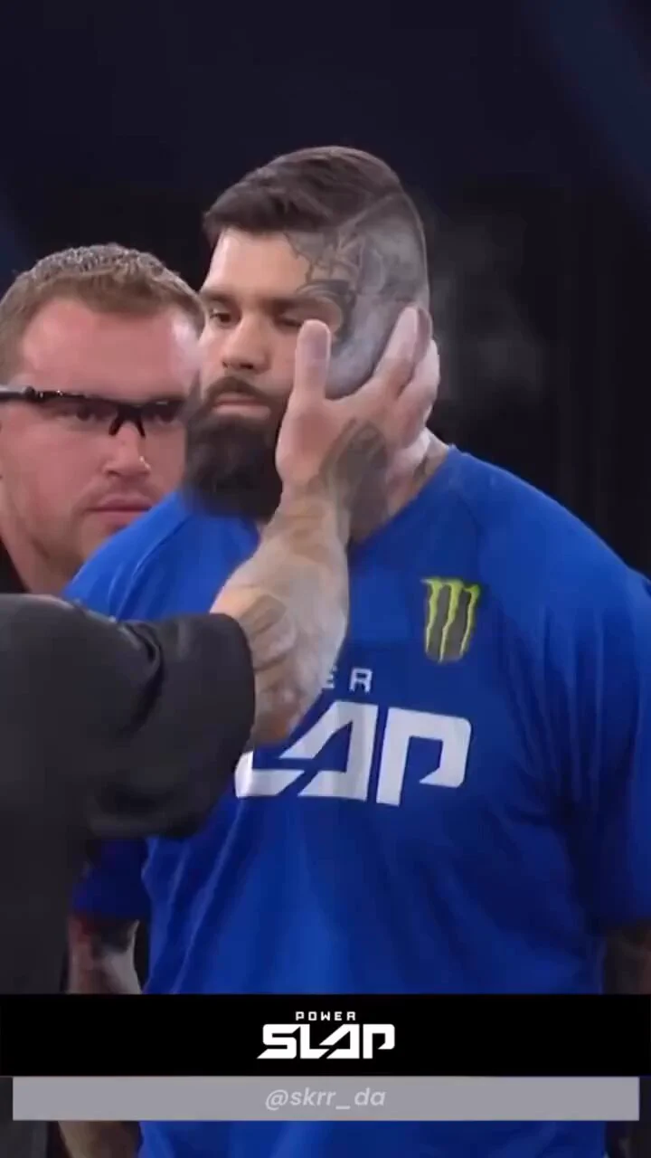 这才是真正的耳光
耳朵被扇掉了不出血，这是经过科学家反复实验的。因为被扇中的时候血都跑脸另一侧去了，等回流再从伤口涌出，至少半小时。越是高手扇的时间越长 https://t.co/6xv0KtaxfS