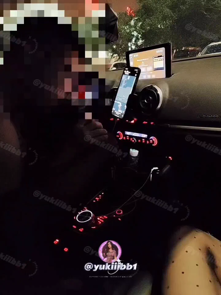 車內熱浪襲人♨️汗如雨下高跟一脫👠#舔腳車震 
再也穿不回👅他埋頭狂舔😋說這味兒真上頭
•┈┈┈┈┈┈┈┈୨୧┈┈┈┈┈┈┈┈•
📮@sktwogirl  @sktwolris 
      @sktworel  @sktwober
📍在广州👉14號澳門🇲🇴17號福建泉州/廈門 https://t.co/sWcm9v2qwm