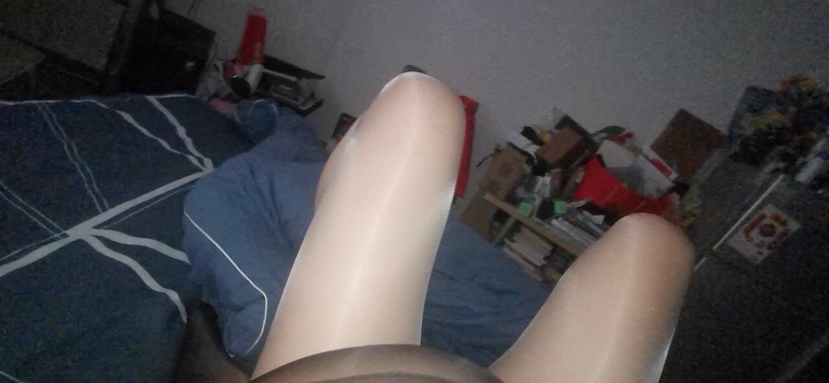 双丝大战，猜猜我穿的什么丝😉 https://t.co/frNjTOuLT0