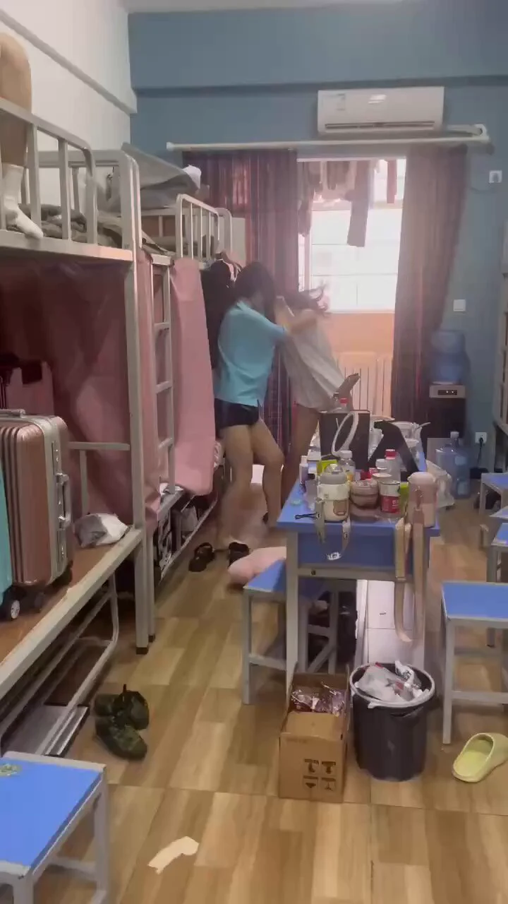 反贼女盆友打起来了 https://t.co/HvAMmaI24V