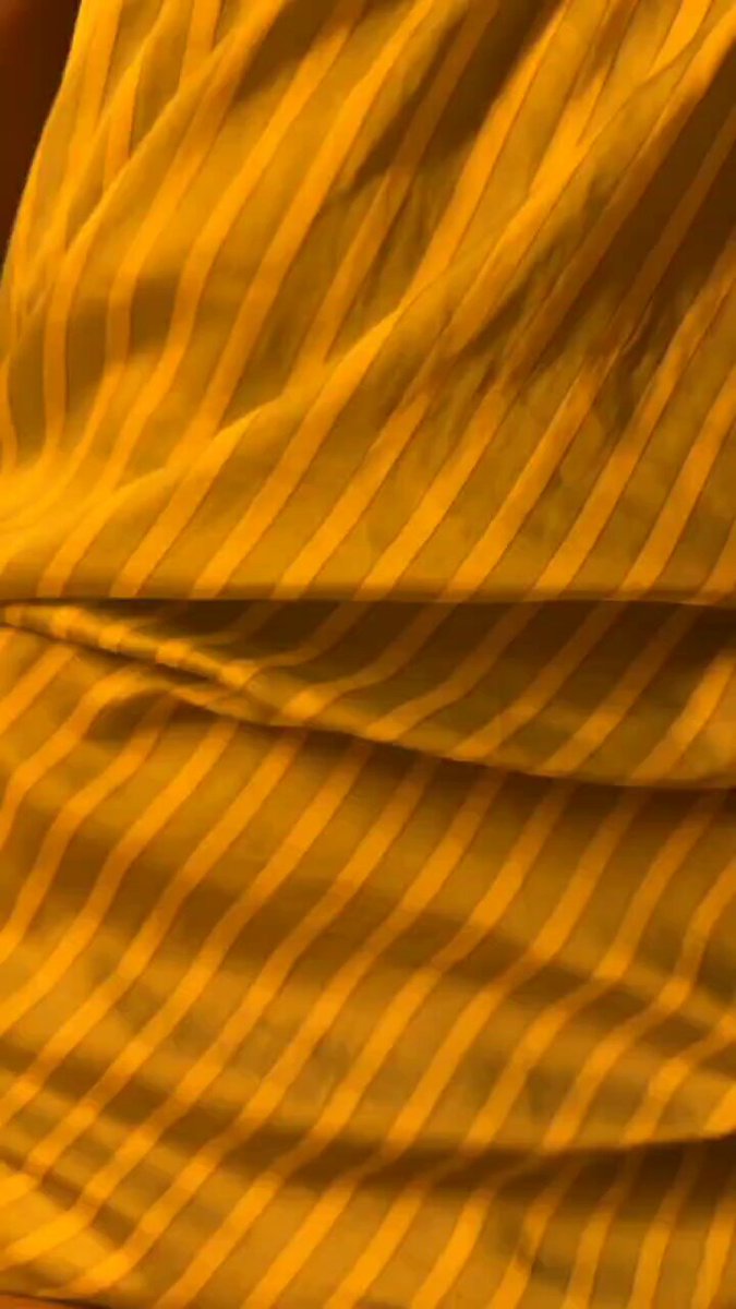 昨晚和少妇老师约好去开房，骚妇裹着大衣里面是性感情趣肉丝，灰袍加身无丝不挂，老师翘臀高撅，迎合肉棒狂野猛插，看来在家里她老公没有满足她，骚逼紧裹抽动直达高潮，期间叫着主人用力，高潮迭起忍不住喷射满满精液，溢出骚逼顺着肉丝淫荡流淌，欲火焚身。 https://t.co/Dt7eRiwkBs