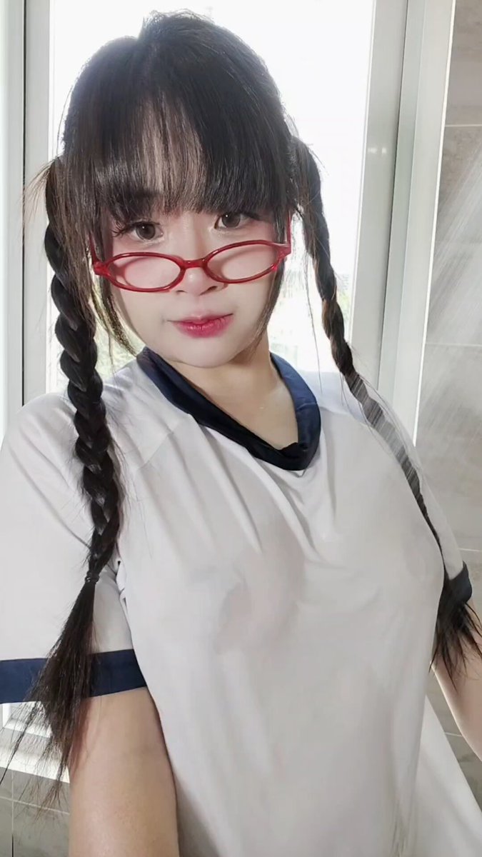 I feel so hot and sweaty after PE today… let’s go take a shower together~ 💕 https://t.co/aRoYlPoGLi