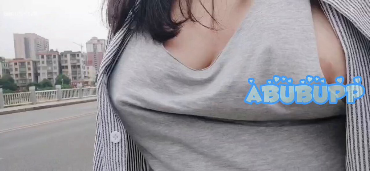 拍完才发现
豆豆已经被刚迎面走来的大叔看到了😮 https://t.co/P1bHBFTTh5