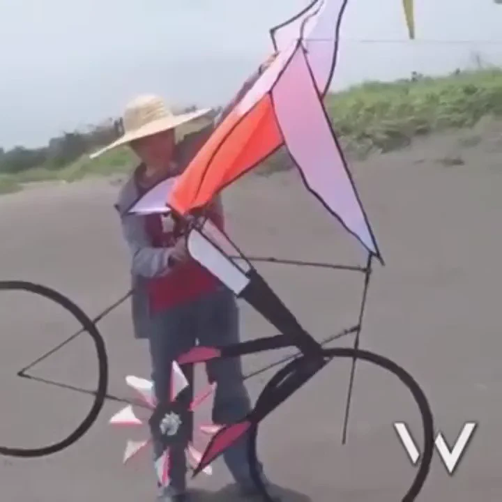 Feng Tsan-Huang, an artist based in Taiwan, has dedicated over three decades to crafting kites, and one of his creations takes the form of a bicycle.

 https://t.co/HyF1REEZNk