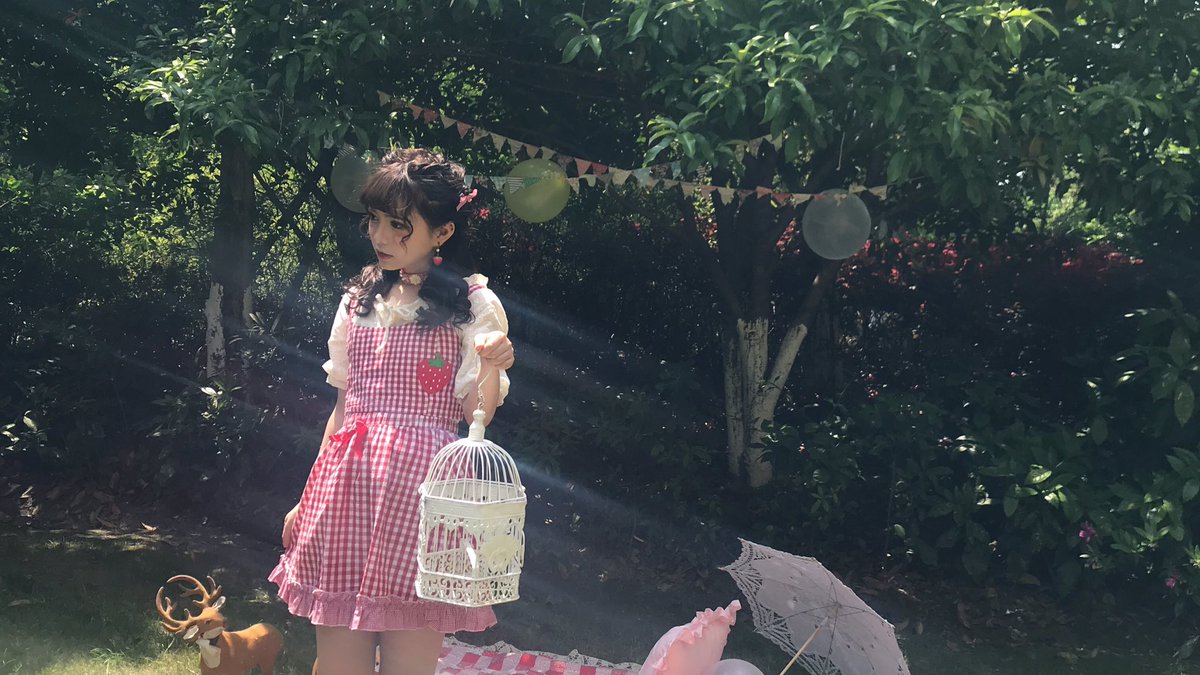 外で食べよ(•‿•) https://t.co/GcbH6Cql0h