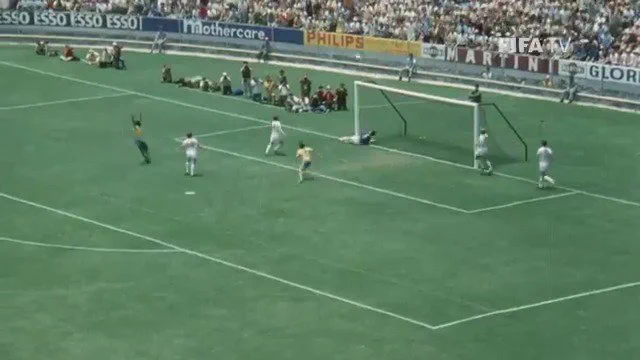 Always in our hearts. ❤️ Our @FIFAWorldCup-winning goalkeeper Gordon Banks was born on this day in 1937.https://t.co/xm1QEKfcJo