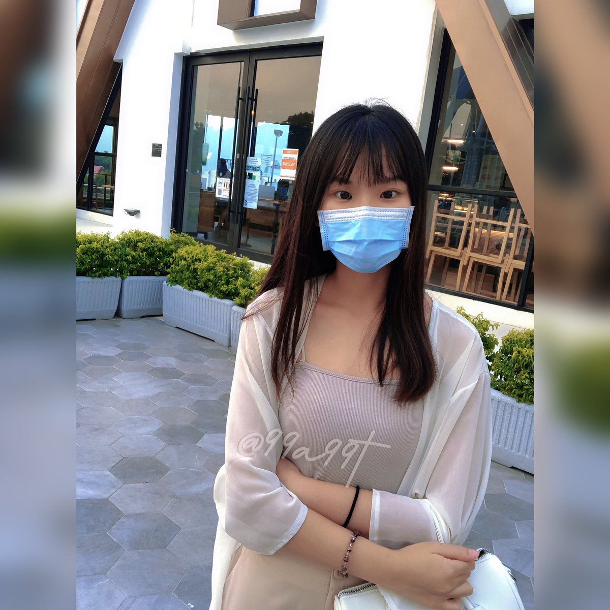 最近業績好差ㄛ 中秋節快到了 有沒有要找我買海鮮🥺 https://t.co/w89LikHl4L