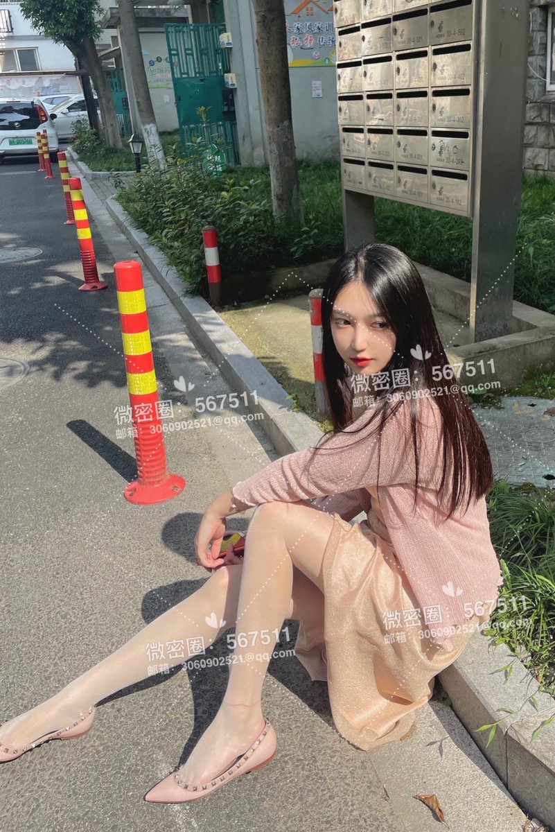 最近太难了，微博都不能发性感图，大家去微密圈看吧～ https://t.co/PkHI0U9NF9