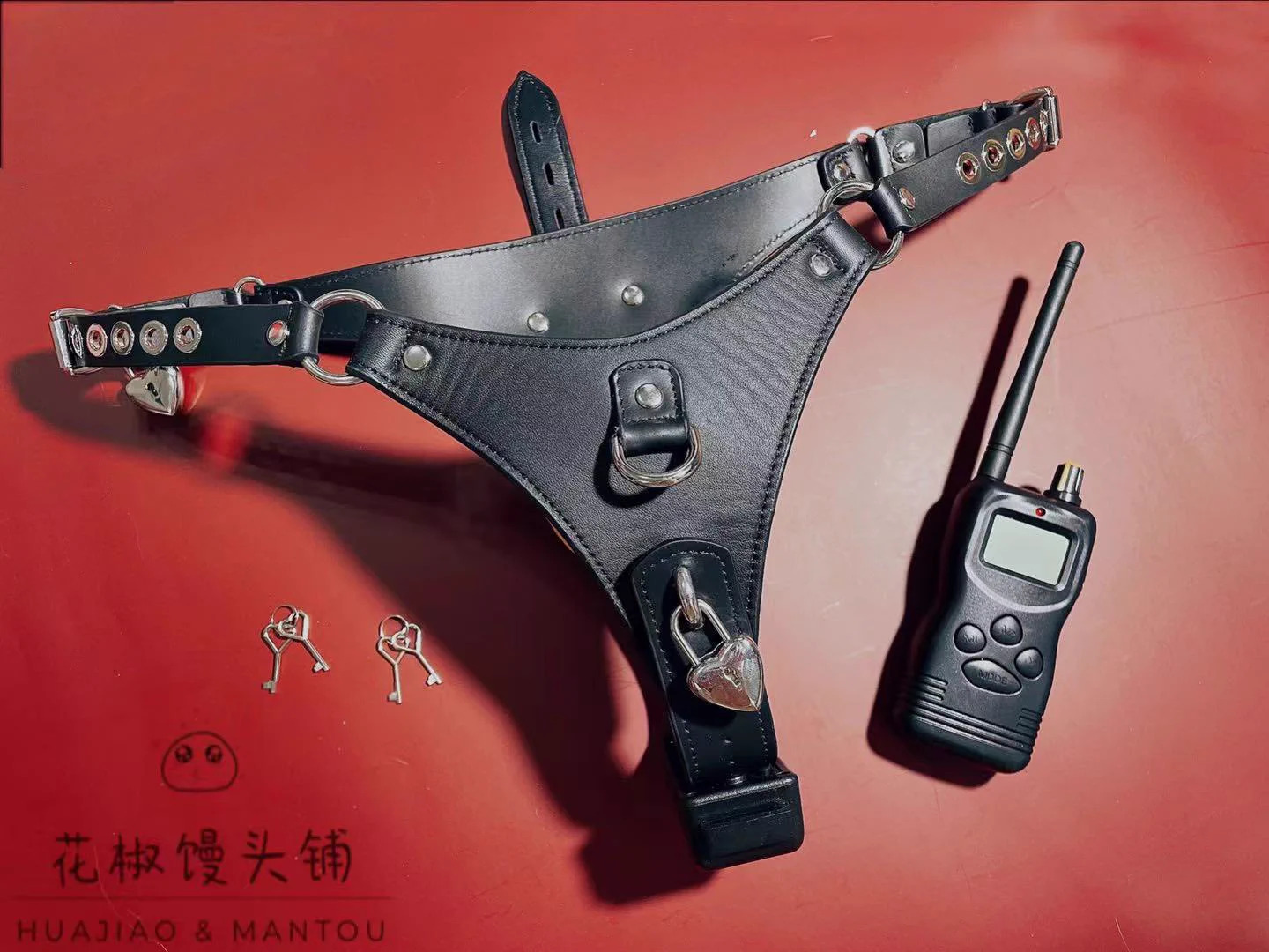 电击贞操带上架了~作为抖m强烈推荐这个！k9+露出神器。真皮的，800米距离遥控，有锁，可定制~主子给我戴上这个我就瑟瑟发抖，他叫我往东我绝不敢往西，五一打算穿这个出去玩，希望在人群里他能手下留情555 https://t.co/harpubb3VS
