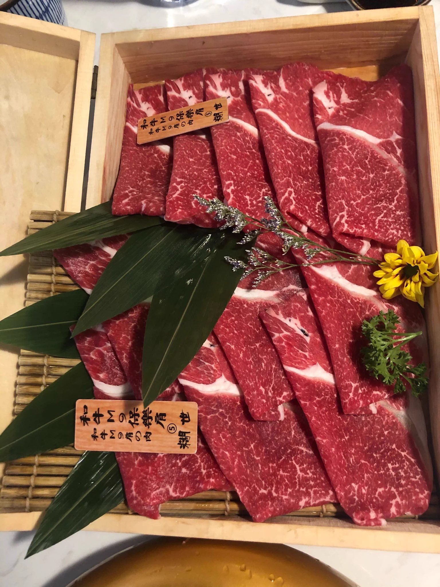 下午好，新发色怎么样？✨去吃了和牛🥩 https://t.co/an6j9sjX3d