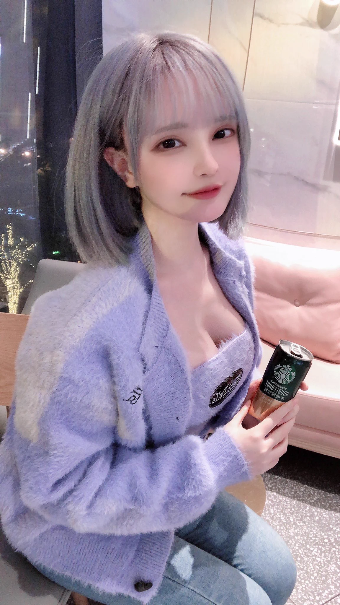 下午好，新发色怎么样？✨去吃了和牛🥩 https://t.co/an6j9sjX3d
