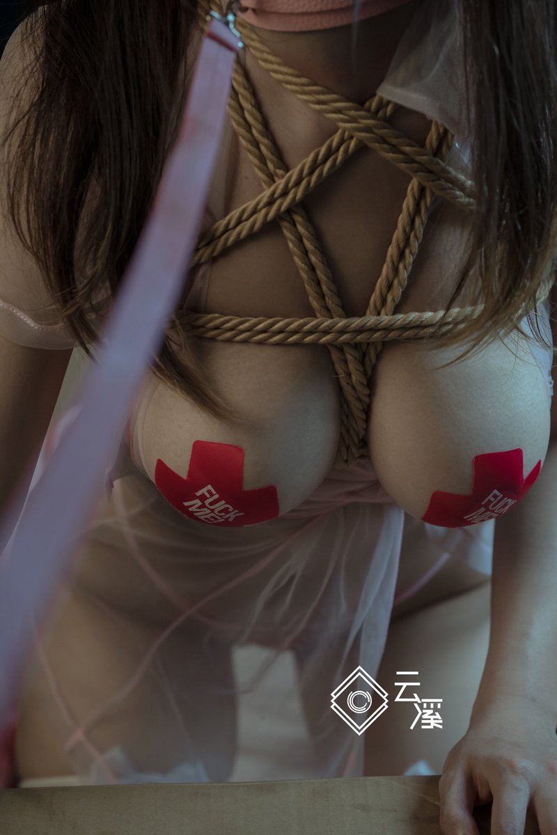 纸箱少女

出镜:@4npjlqlSpJU1dpN
摄影后期策划:云溪

纸箱少女绳艺绘画素材58p，预售满60发货，备注邮箱  https://t.co/5046y5nNfH

非常喜欢这套，这套每一张都很顶！快给我冲！
第一次选图选了76张，实在不想修这么多，纠结了好久删到58张，是真的太好看了，阿巴阿巴。 https://t.co/5LtjLL0yxn