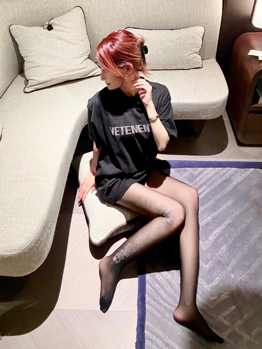 不怕丝袜带字母 就怕丝袜字母还带钻
#黑丝 #丝袜少妇 
@LittleDirtySec4 @Fanjiahui2020 @code9521 https://t.co/UZd4AMlLOO