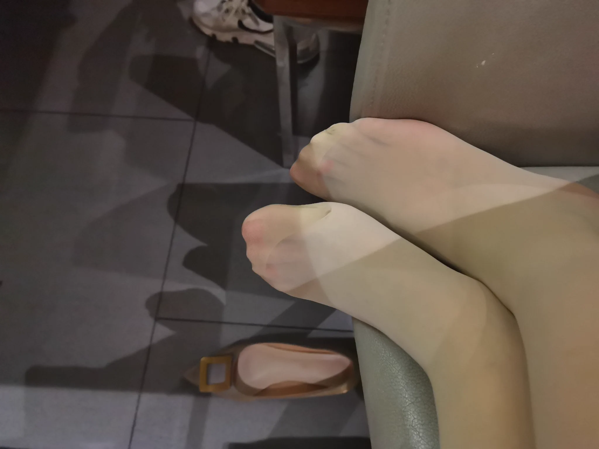 🧦：@limerencem 同事聚餐，喝醉了放飞自我！不知道有没有把旁边新来的小哥哥诱惑到！投稿 @Dayulejia91 @Fanjiahui2020 @Sexyallnight609 @Dream_QY https://t.co/nz667fv3Sq