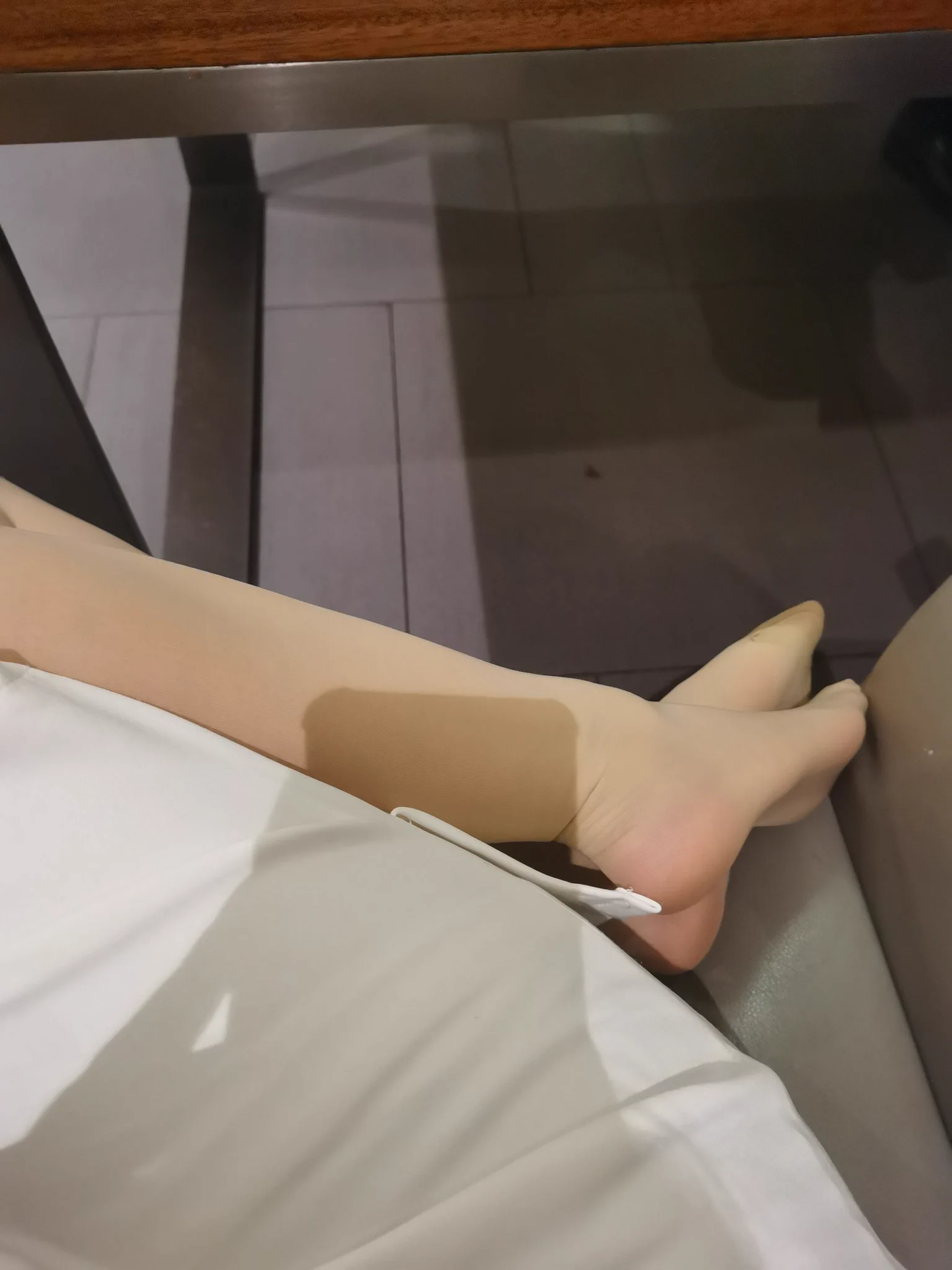 🧦：@limerencem 同事聚餐，喝醉了放飞自我！不知道有没有把旁边新来的小哥哥诱惑到！投稿 @Dayulejia91 @Fanjiahui2020 @Sexyallnight609 @Dream_QY https://t.co/nz667fv3Sq