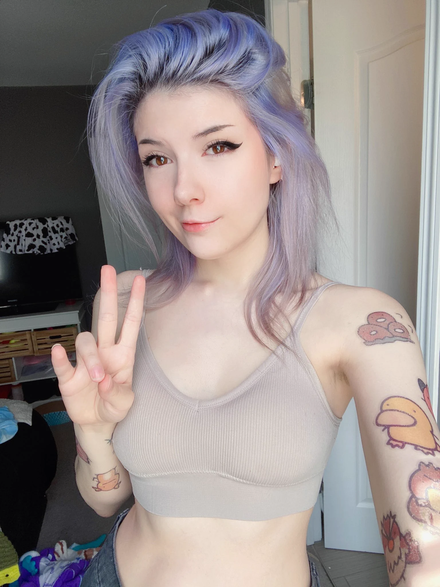 Selfie + favorite Pokémon 🥰💀 https://t.co/aJBeLq8jAt