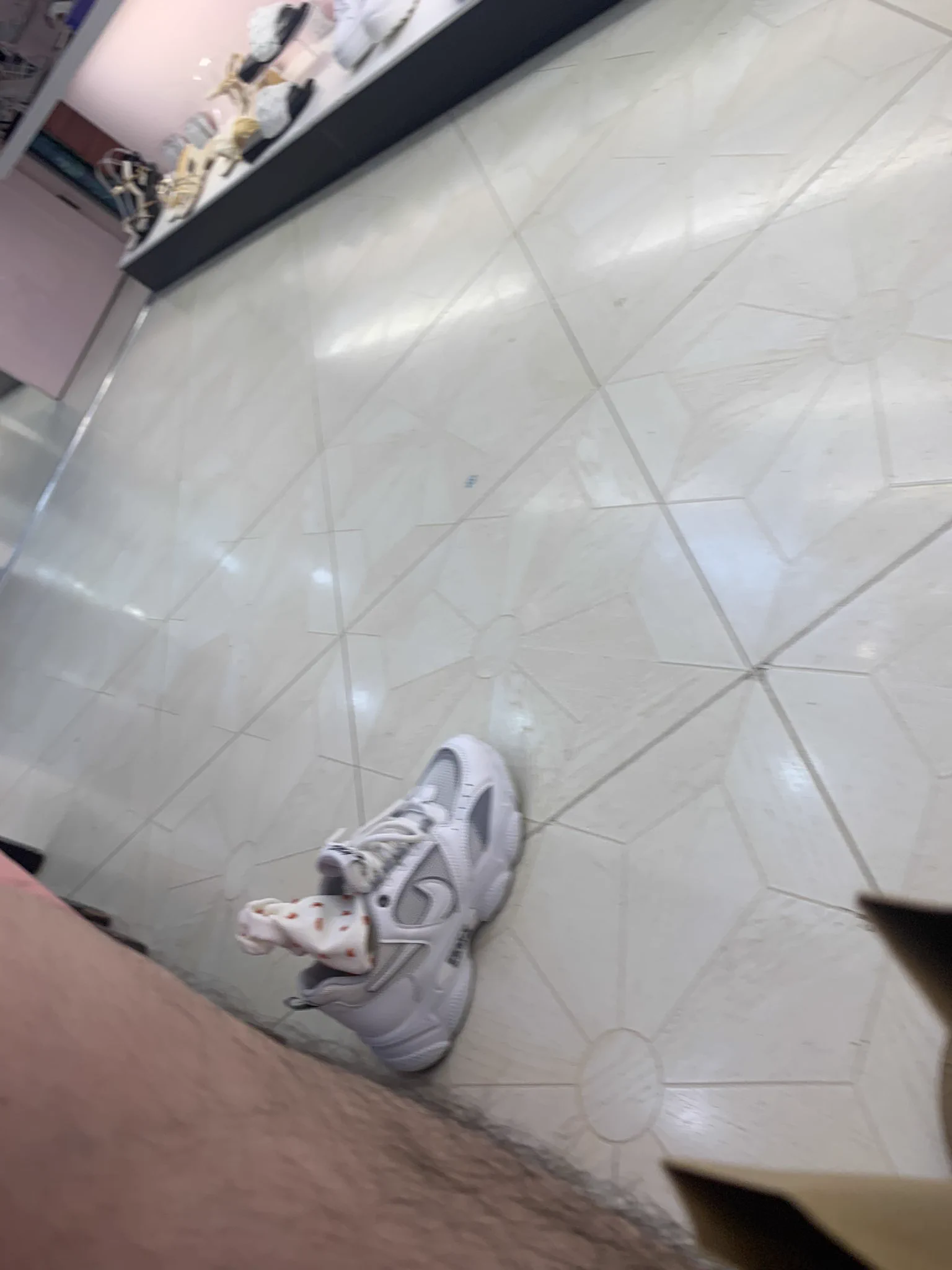 【商场系列】这双倒是得手，可惜味道不是很重。新买没多久可能🤔但还是射爆！ https://t.co/p5uS4pYomG