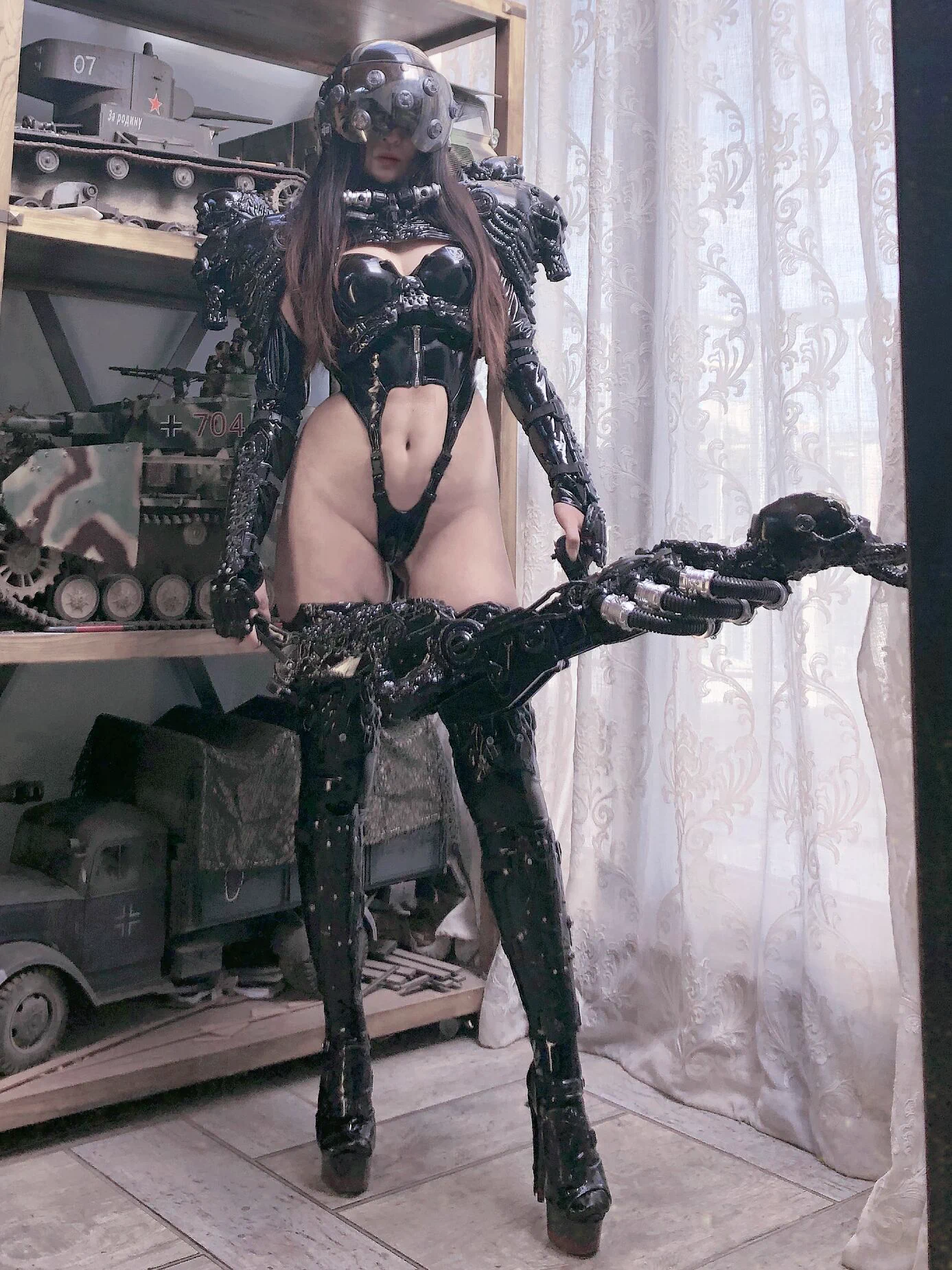 Finally send 2 photos of fitting.I went to the studio to shoot in November. It's too hot now. The equipment still needs 40% of the content to be improved🐱 https://t.co/FKLzPsEtgr